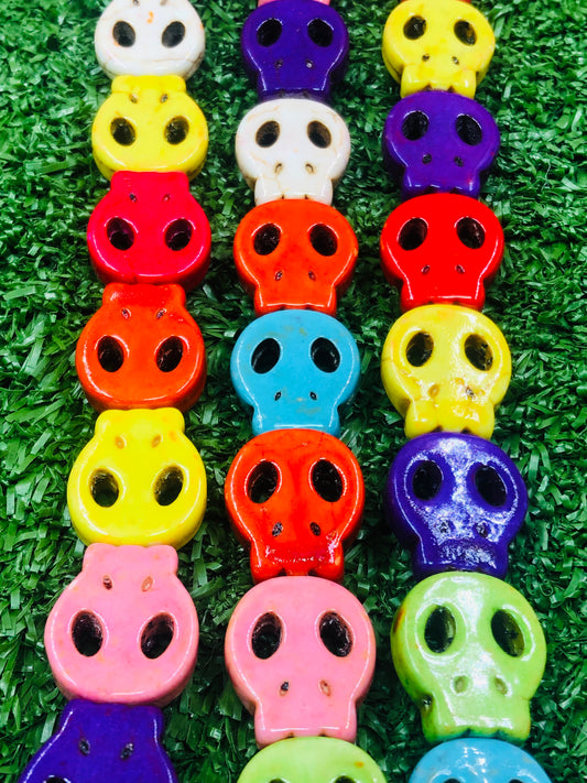 SARTA FIGURA HOWLITE CALAVERAS MULTICOLOR